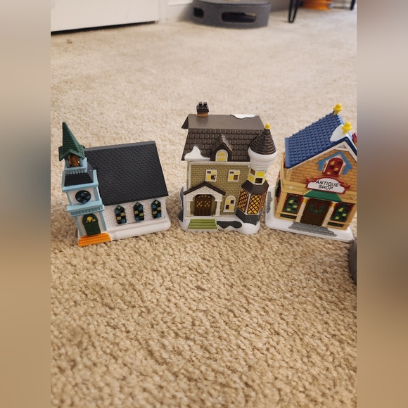 Christmas Village Plastic Houses + Electronic Ferris Wheel Tested And Works - Picture 3 of 7